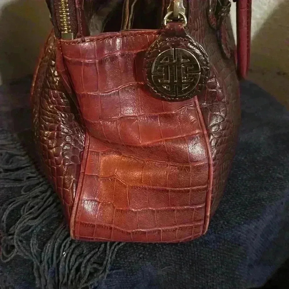 👜Antonio Melani 🇮🇹Large Burgundy Leather Croc Embossed Satchel Handbag - Picture 4 of 13